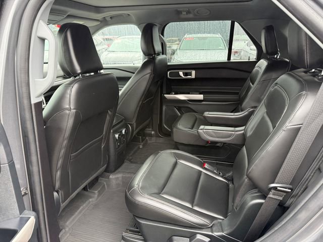 Certified 2022 Ford Explorer XLT w/ Equipment Group 202A image 4