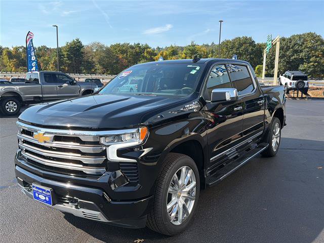 Used 2022 Chevrolet Silverado 1500 High Country w/ High Country Premium Package AWD/4WD image 3