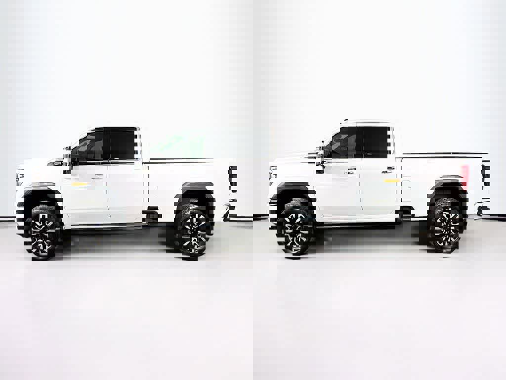 Used 2024 GMC Sierra 2500 Denali Ultimate image 2