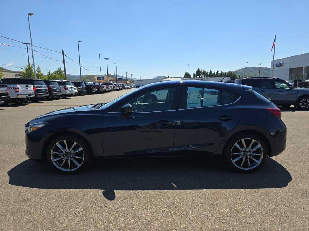 Used 2018 MAZDA MAZDA3 Touring FWD image 2