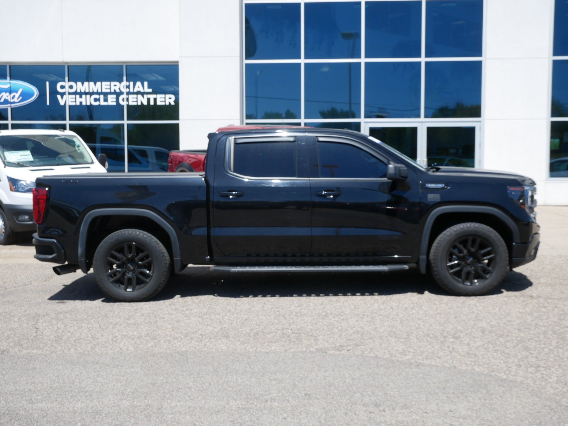 Used 2022 GMC Sierra 1500 Elevation AWD/4WD image 2