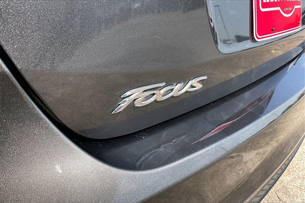 Certified 2018 Ford Focus SE w/ SE Appearance Package image 21