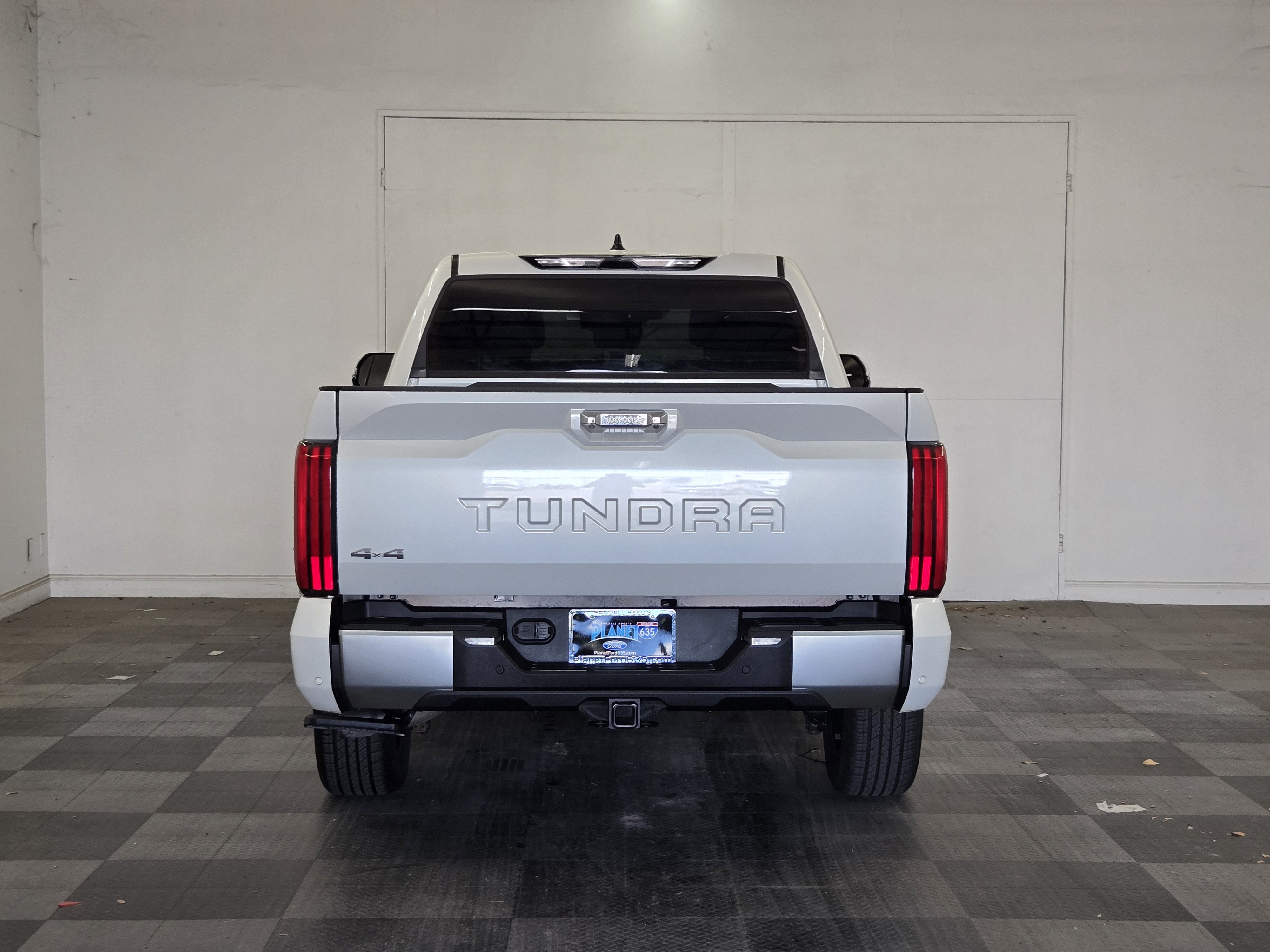 Used 2023 Toyota Tundra Limited w/ Power Package AWD/4WD image 6