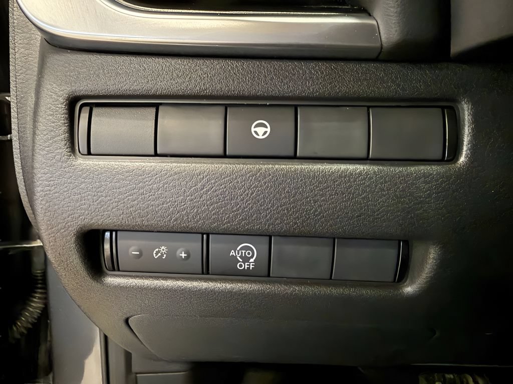 Used 2023 Nissan Rogue SV AWD/4WD image 21