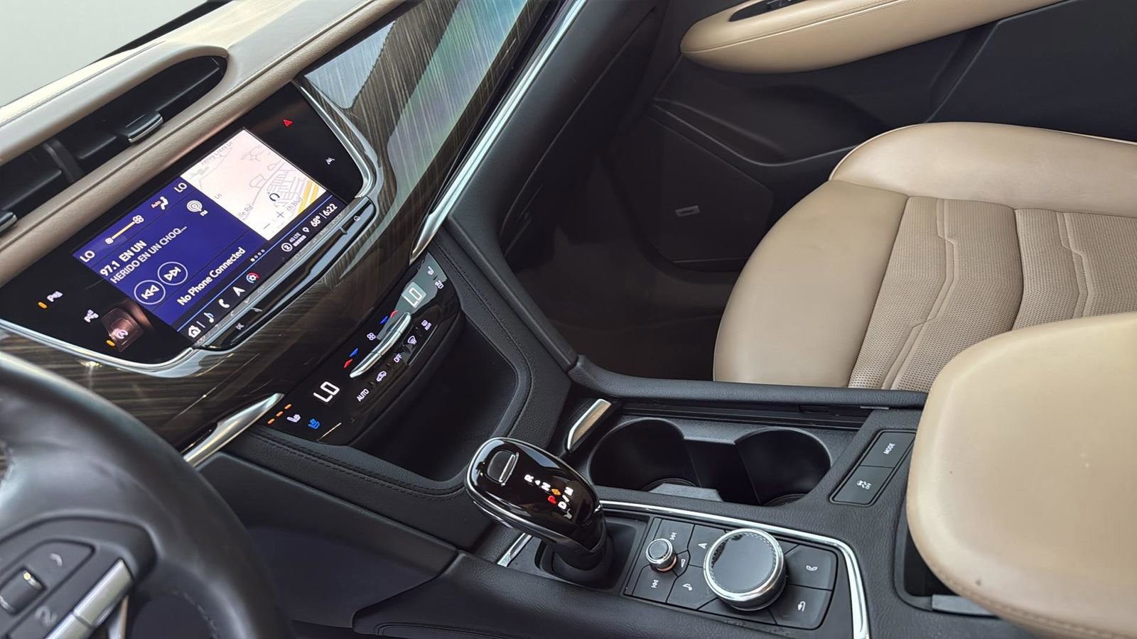 Used 2022 Cadillac XT6 Premium Luxury w/ Platinum Package image 19