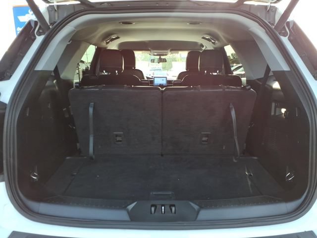 Certified 2021 Ford Explorer XLT w/ Equipment Group 202A AWD/4WD image 8