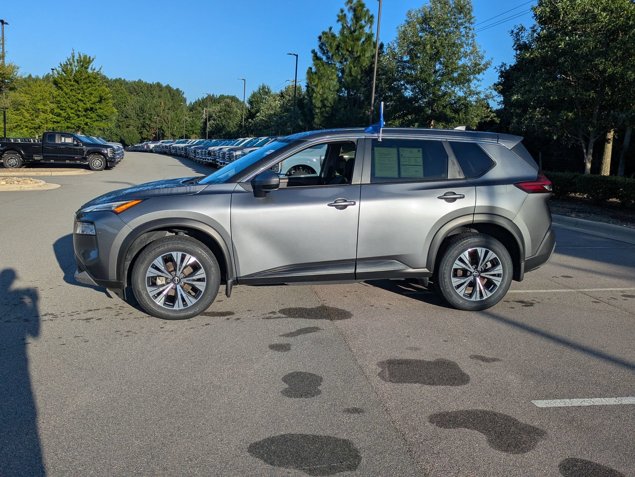 Used 2023 Nissan Rogue SV FWD image 7