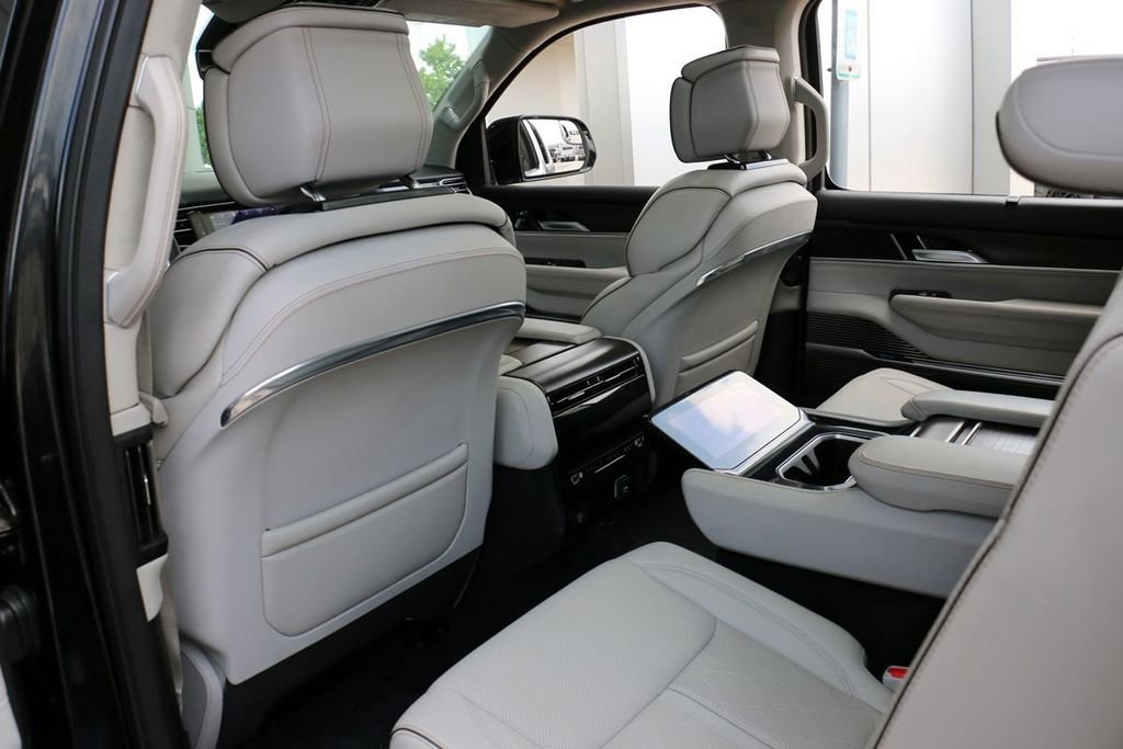 Used 2023 Jeep Grand Wagoneer Series II AWD/4WD image 22