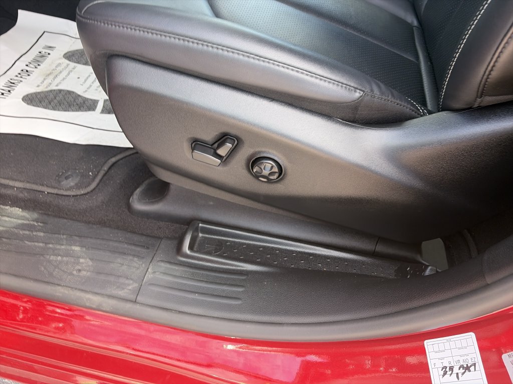 Used 2025 Chrysler Pacifica Select FWD image 13