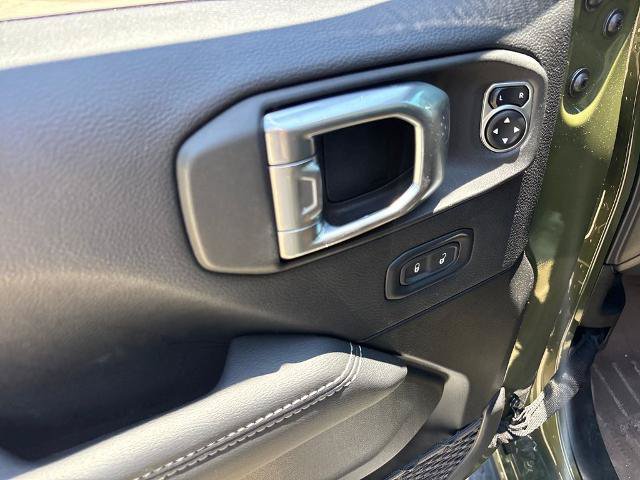Used 2023 Jeep Wrangler Rubicon w/ LED Lighting Group AWD/4WD image 16