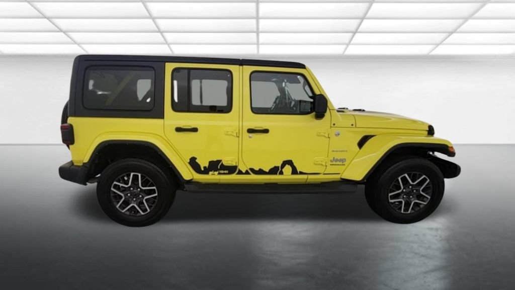 Used 2024 Jeep Wrangler Unlimited Sahara AWD/4WD image 8