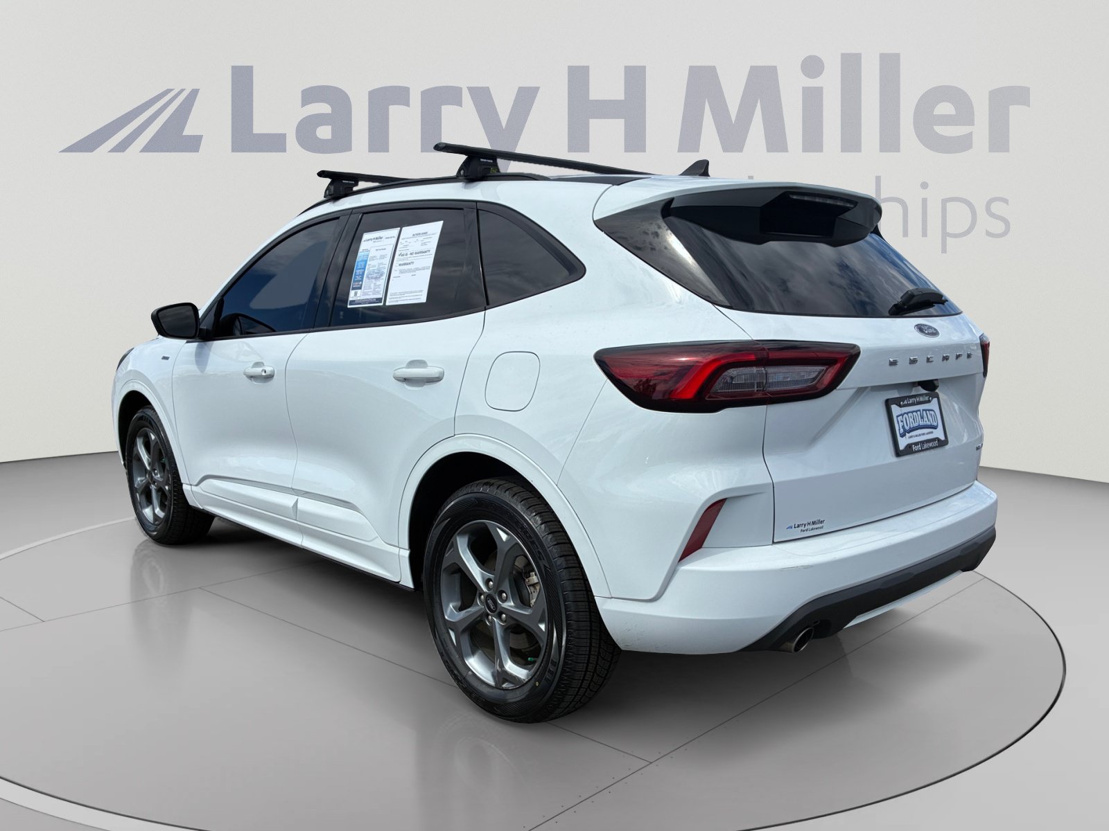 Certified 2023 Ford Escape ST-Line AWD/4WD image 3