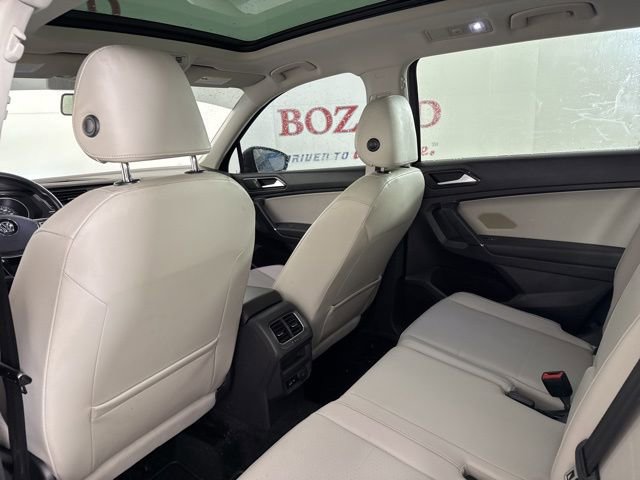 Used 2018 Volkswagen Tiguan SE w/ Panoramic Sunroof Package image 14