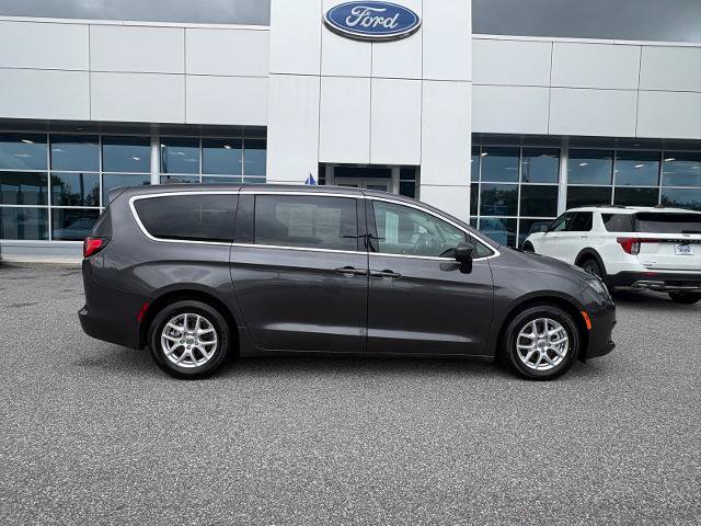 Used 2023 Chrysler Voyager LX FWD image 2