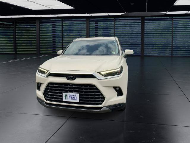 Used 2024 Toyota Grand Highlander AWD image 3
