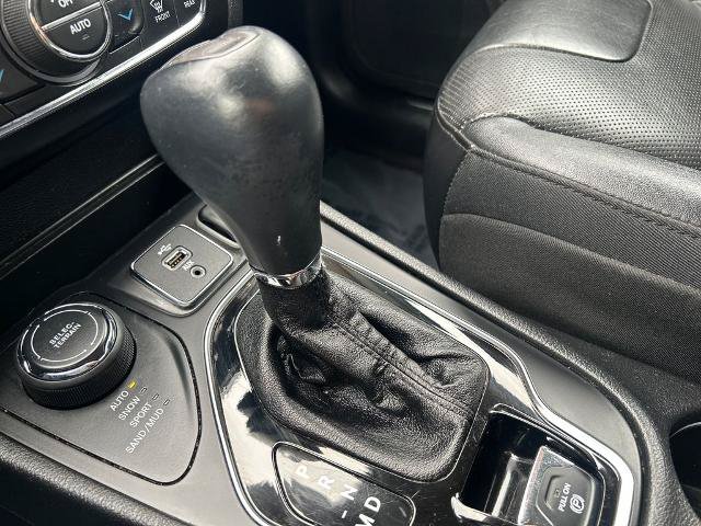 Used 2019 Jeep Cherokee Limited AWD/4WD image 30
