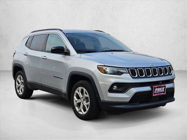 Used 2024 Jeep Compass Latitude AWD/4WD image 3