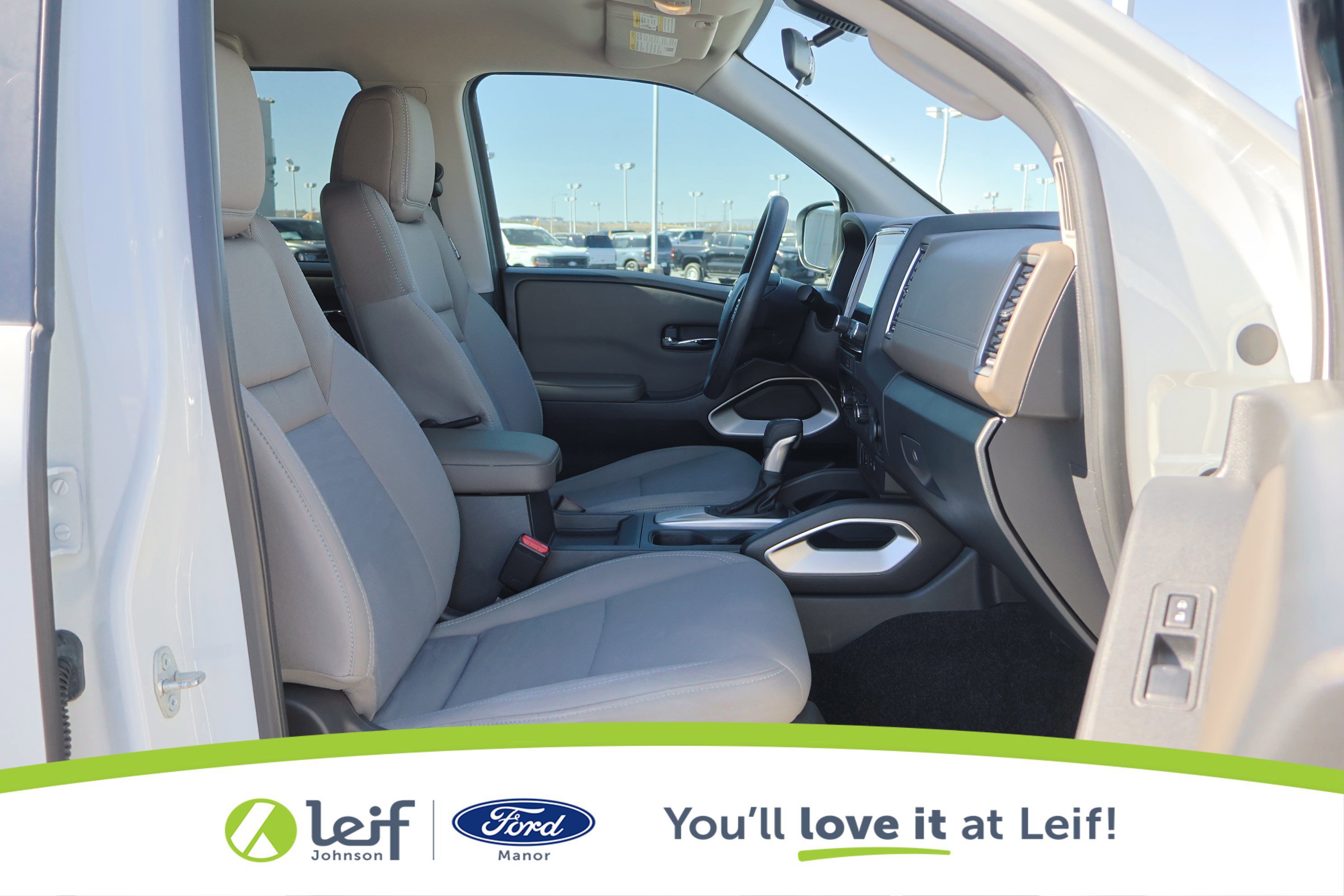 Used 2022 Nissan Frontier SV w/ Technology Package image 36