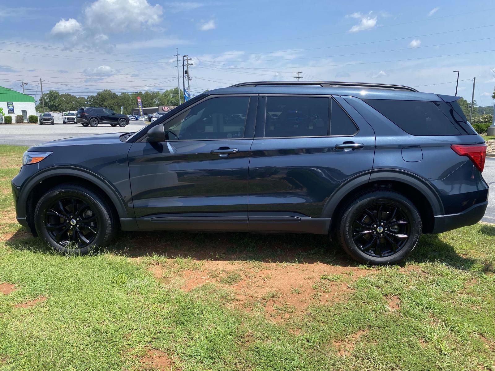 Certified 2023 Ford Explorer XLT w/ Equipment Group 202A AWD/4WD image 4