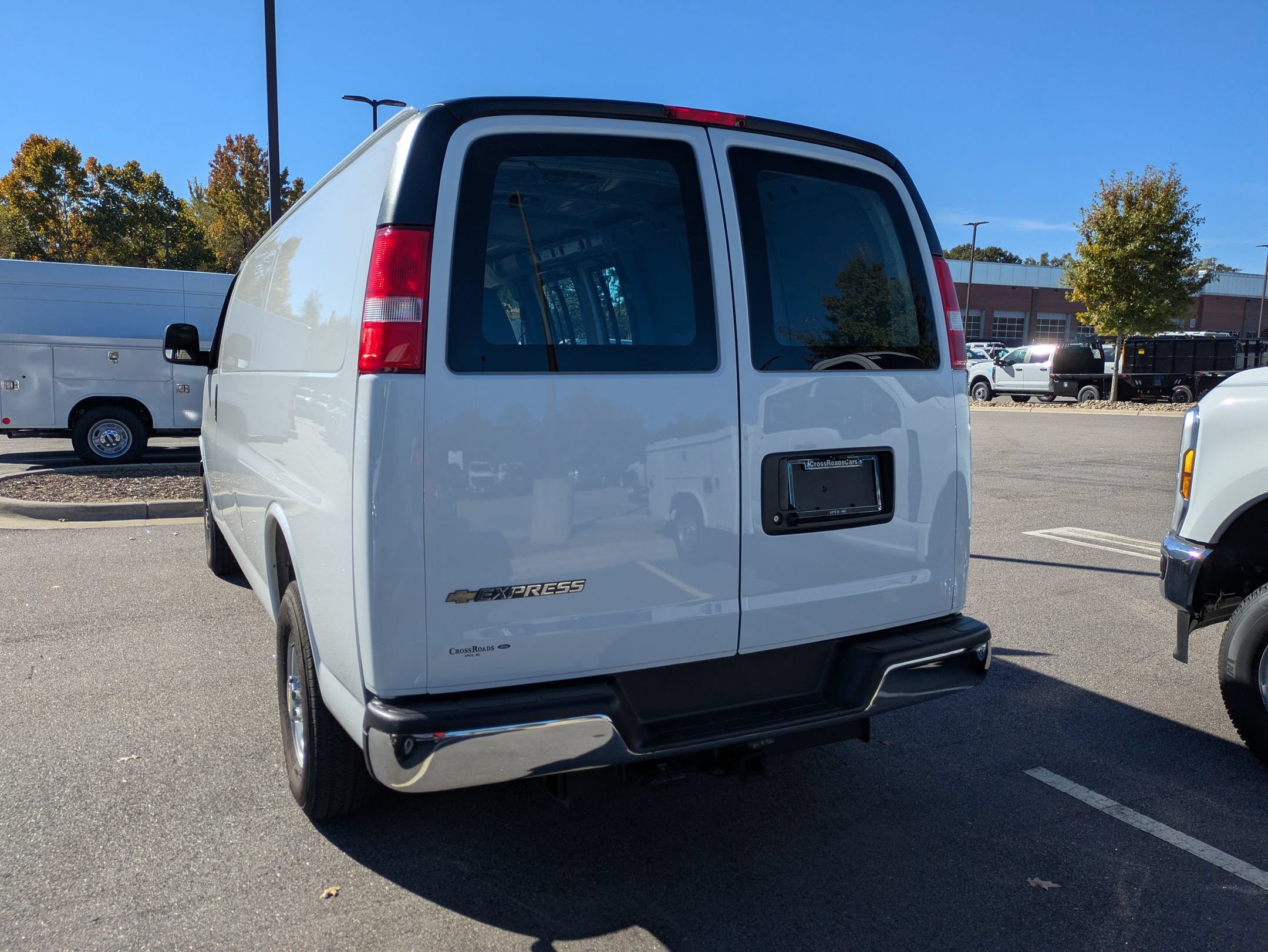 Used 2025 Chevrolet Express 3500 Extended w/ Driver Convenience Package RWD image 5