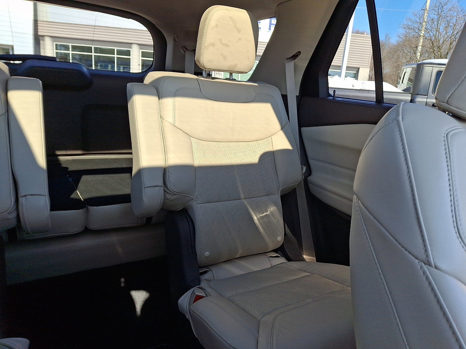 Certified 2021 Ford Explorer Platinum w/ Premium Technology Package image 20