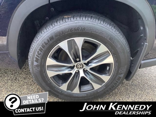 Used 2022 Toyota Highlander XLE AWD/4WD image 38