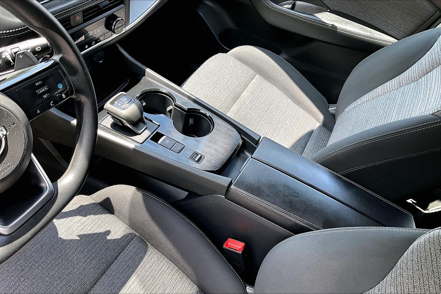 Used 2023 Nissan Rogue SV FWD image 14