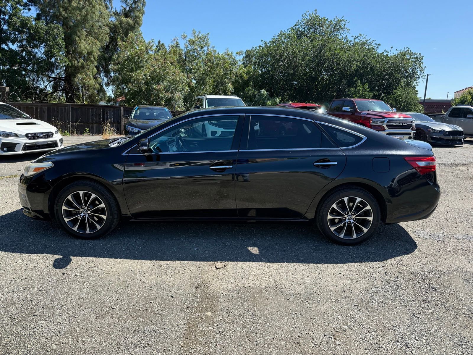 Used 2018 Toyota Avalon XLE FWD image 2