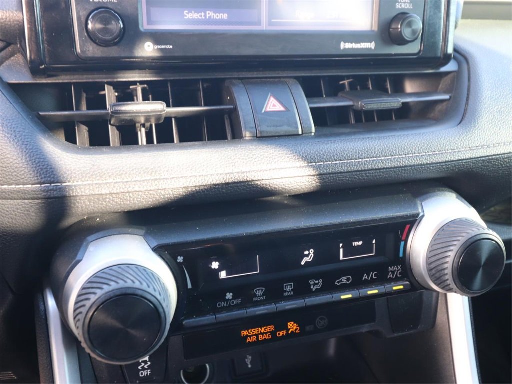 Used 2020 Toyota RAV4 LE image 18