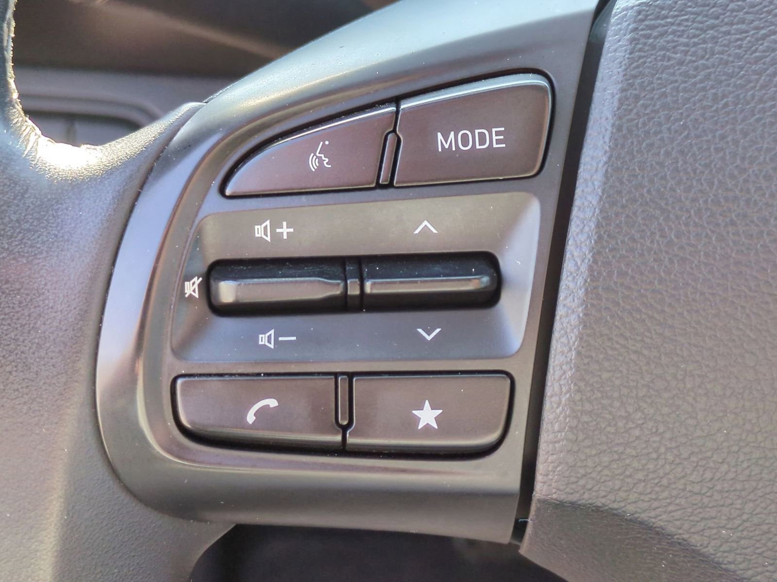 Used 2023 Hyundai Venue SEL image 26