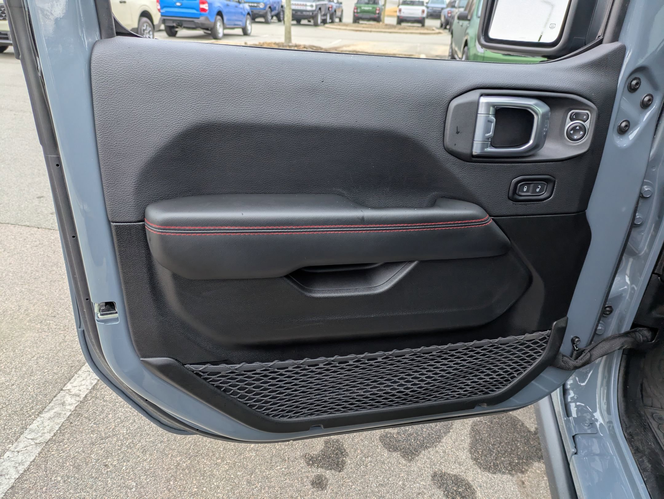 Used 2024 Jeep Wrangler Unlimited Rubicon w/ Technology Group image 16