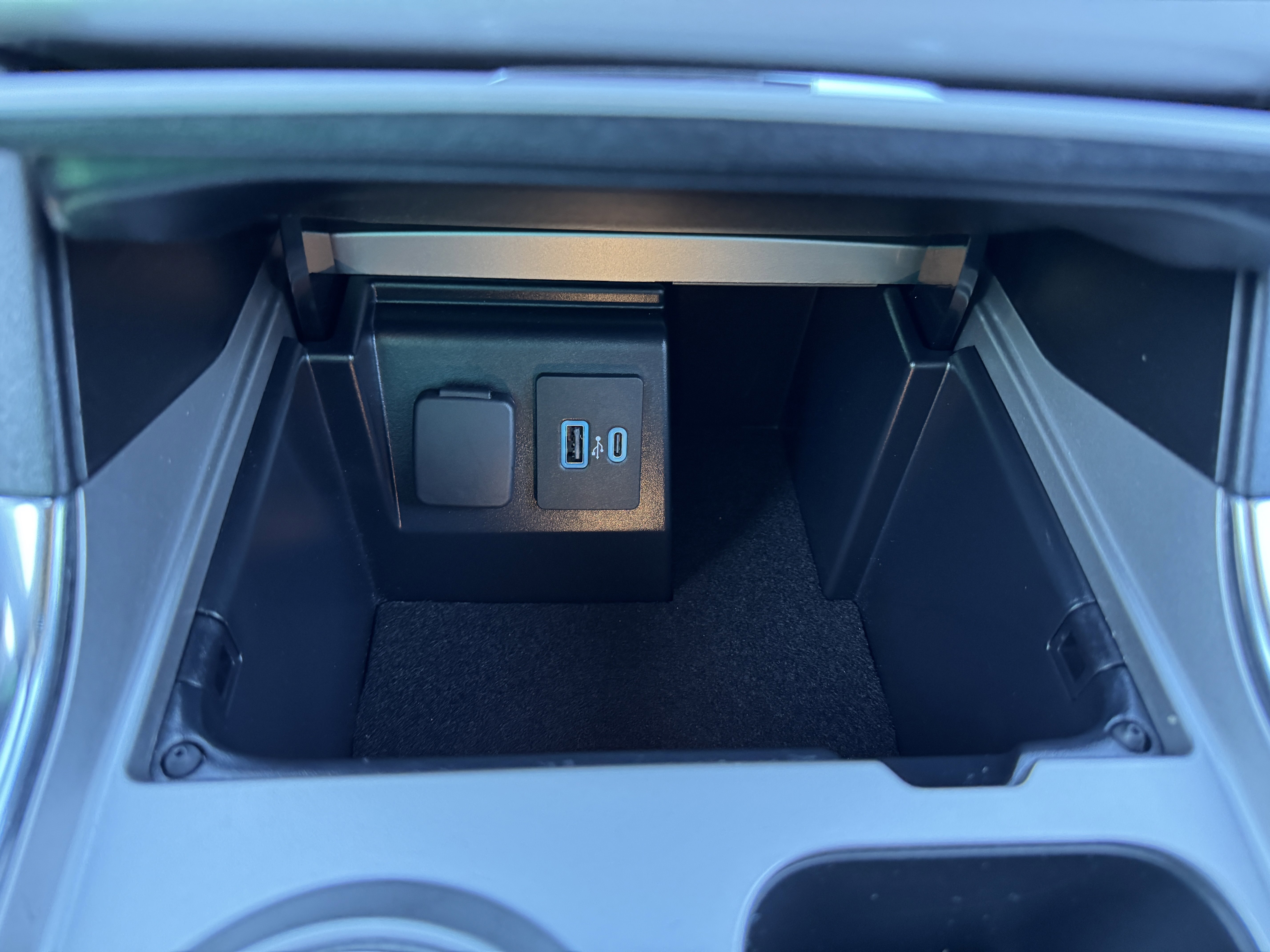 Certified 2022 Ford Explorer XLT w/ Equipment Group 202A image 23