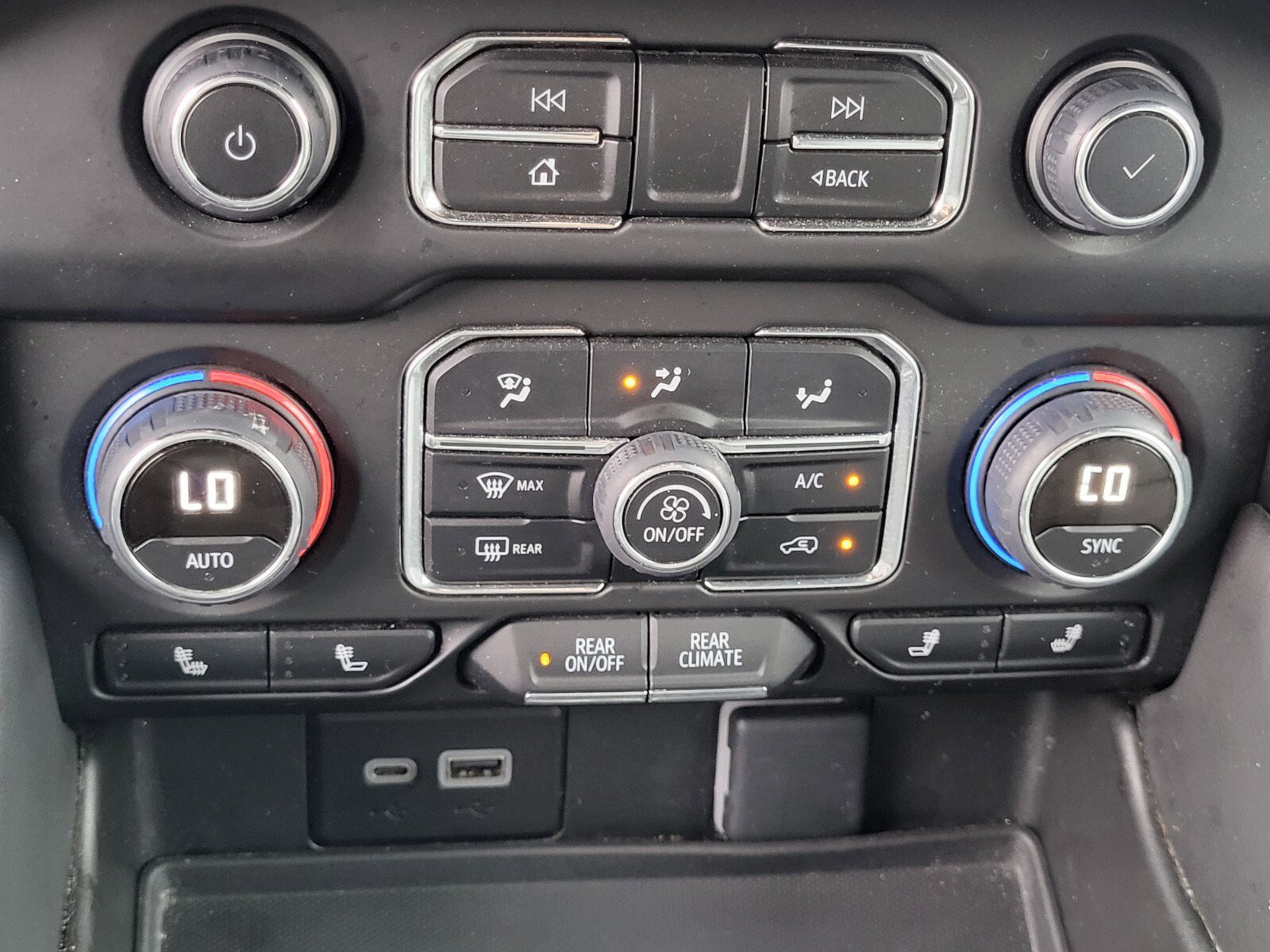 Used 2024 Chevrolet Tahoe LT AWD/4WD image 22