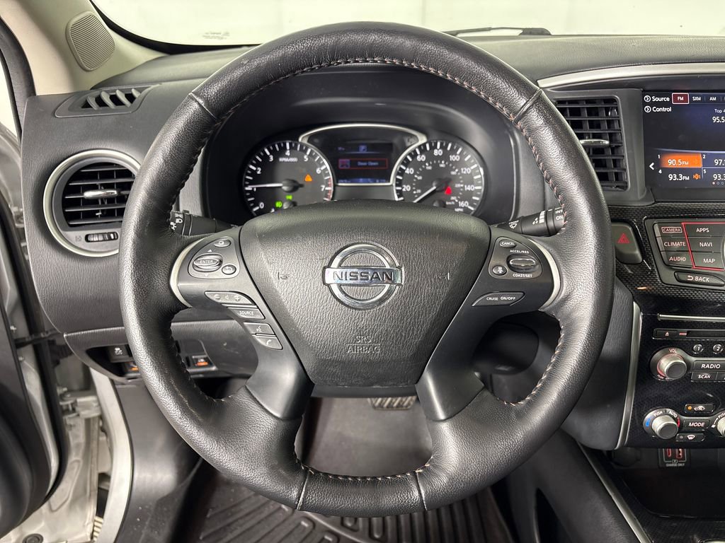 Used 2020 Nissan Pathfinder SL image 16