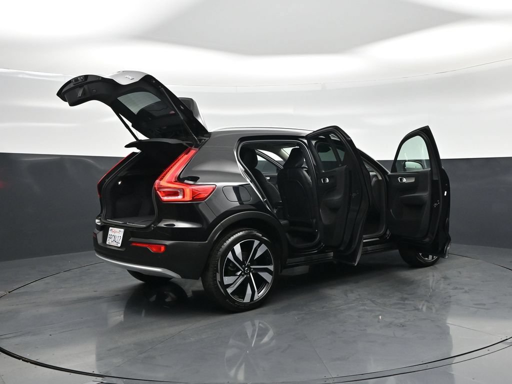Used 2025 Volvo XC40 B5 Plus AWD/4WD image 5