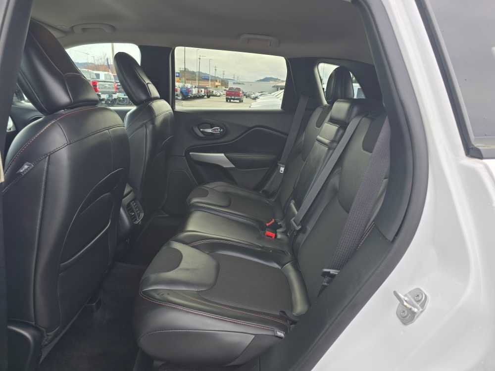 Used 2018 Jeep Cherokee Trailhawk image 17