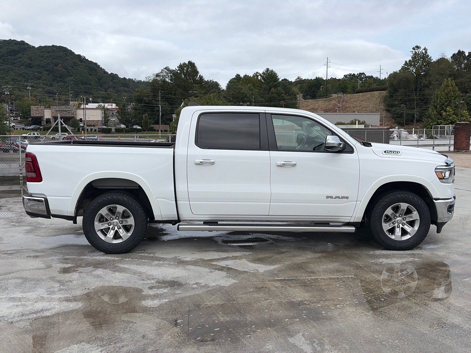Used 2022 RAM 1500 Laramie AWD/4WD image 2