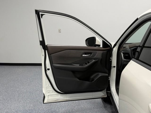 Used 2021 Nissan Rogue SV AWD/4WD image 13