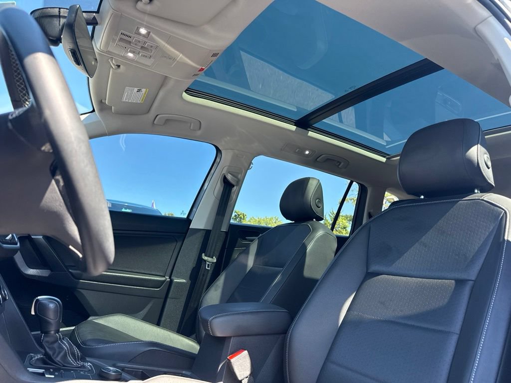 Used 2021 Volkswagen Tiguan SE w/ Panoramic Sunroof Package AWD/4WD image 17