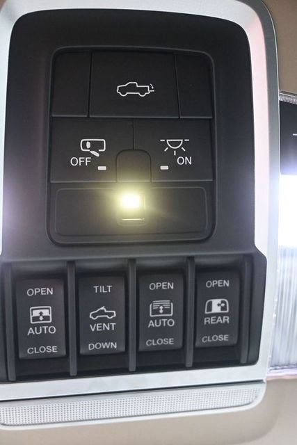 Used 2019 RAM 1500 Laramie AWD/4WD image 15