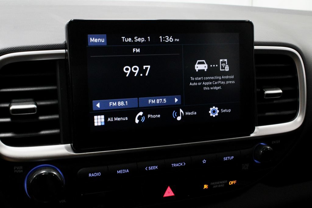 Used 2025 Hyundai Venue SEL FWD image 3