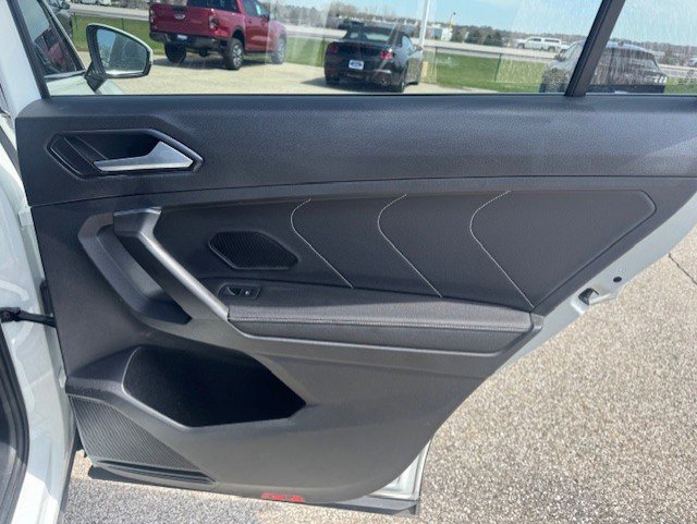 Used 2022 Volkswagen Tiguan SE image 30