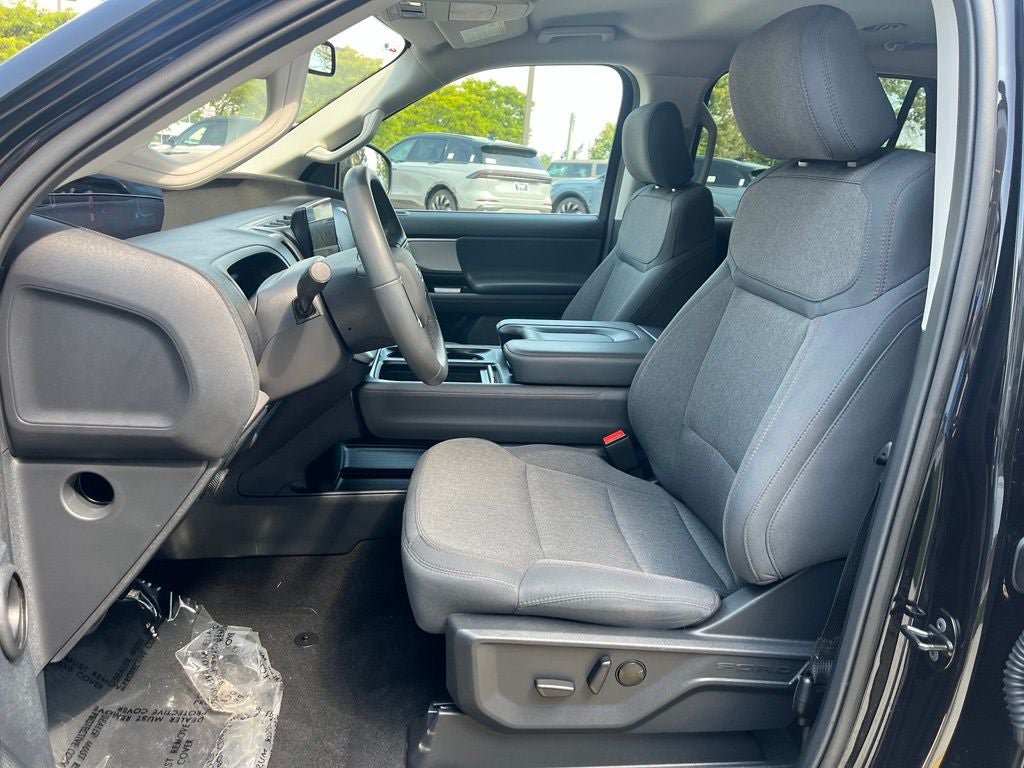 Certified 2025 Ford Expedition Active AWD/4WD image 24