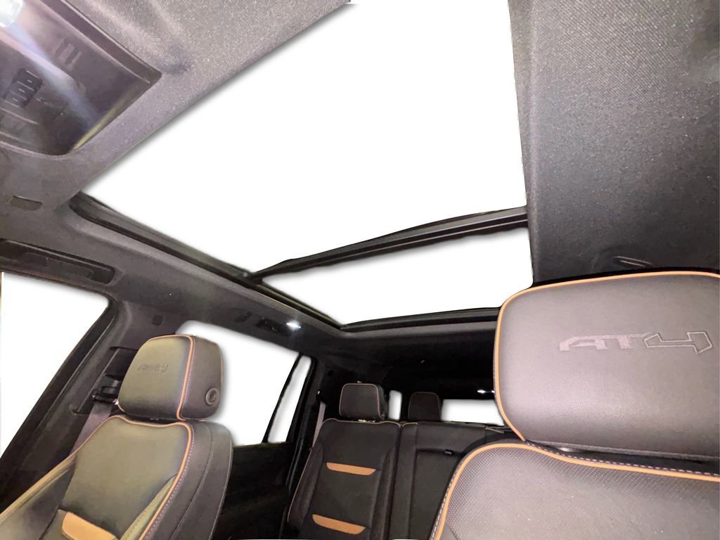 Used 2022 GMC Yukon XL AT4 image 31