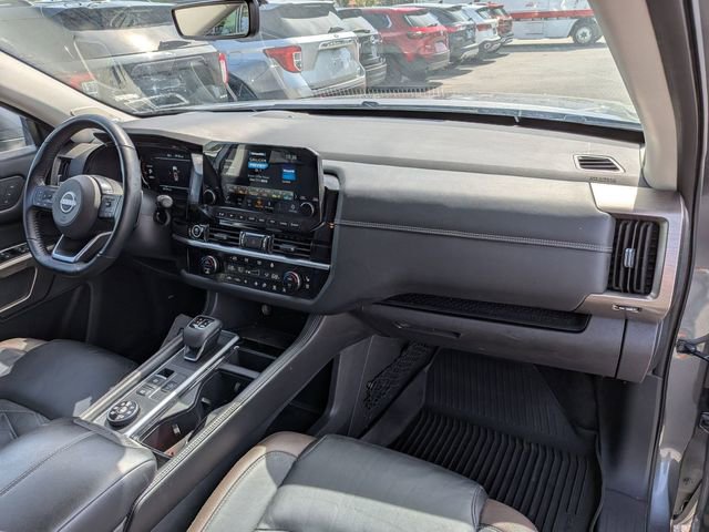 Used 2024 Nissan Pathfinder Platinum AWD/4WD image 24