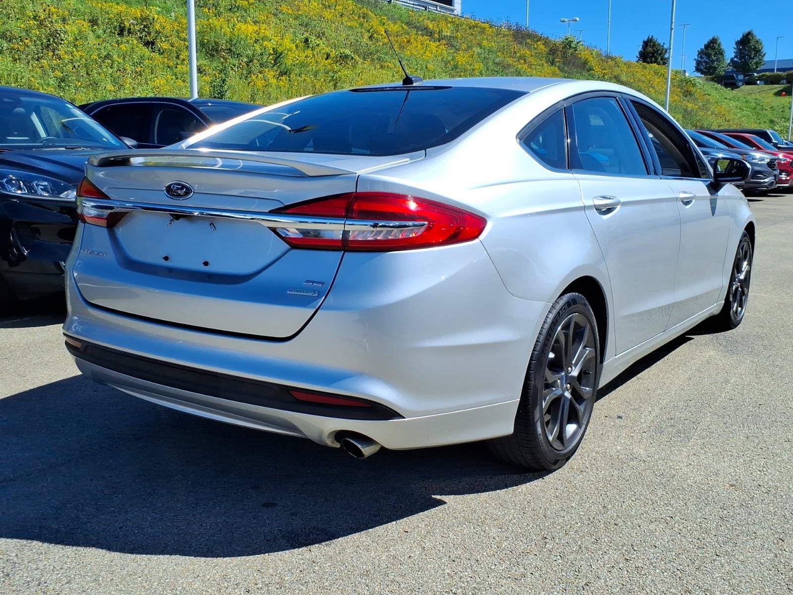 Certified 2018 Ford Fusion SE w/ Equipment Group 201A FWD image 3