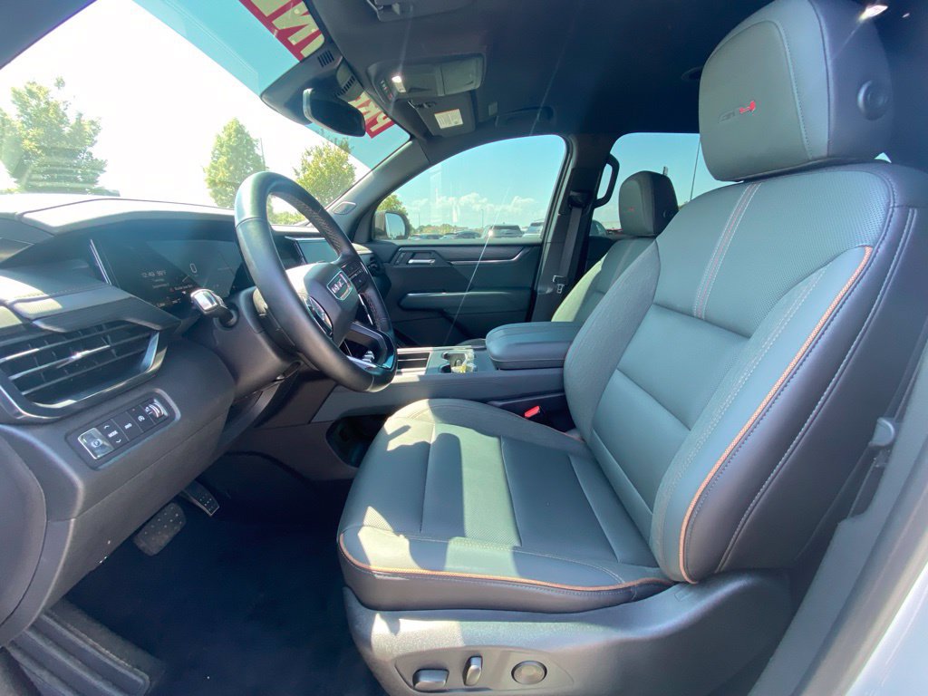 Used 2025 GMC Acadia AT4 AWD/4WD image 14