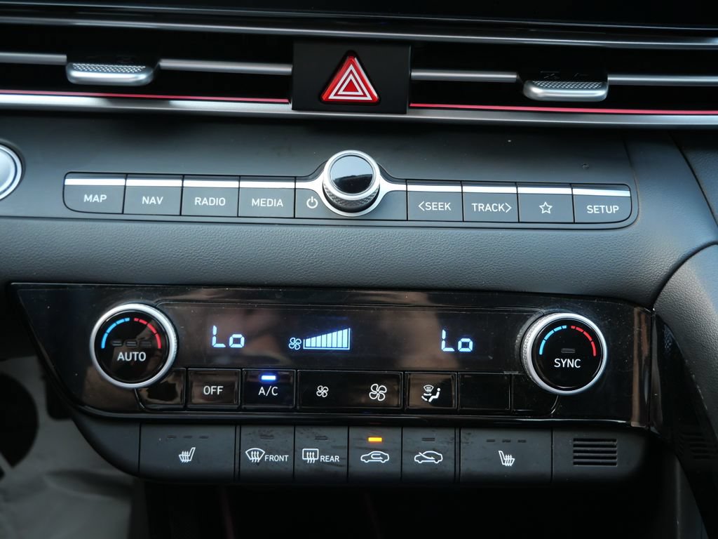 Used 2025 Hyundai Elantra SEL FWD image 27