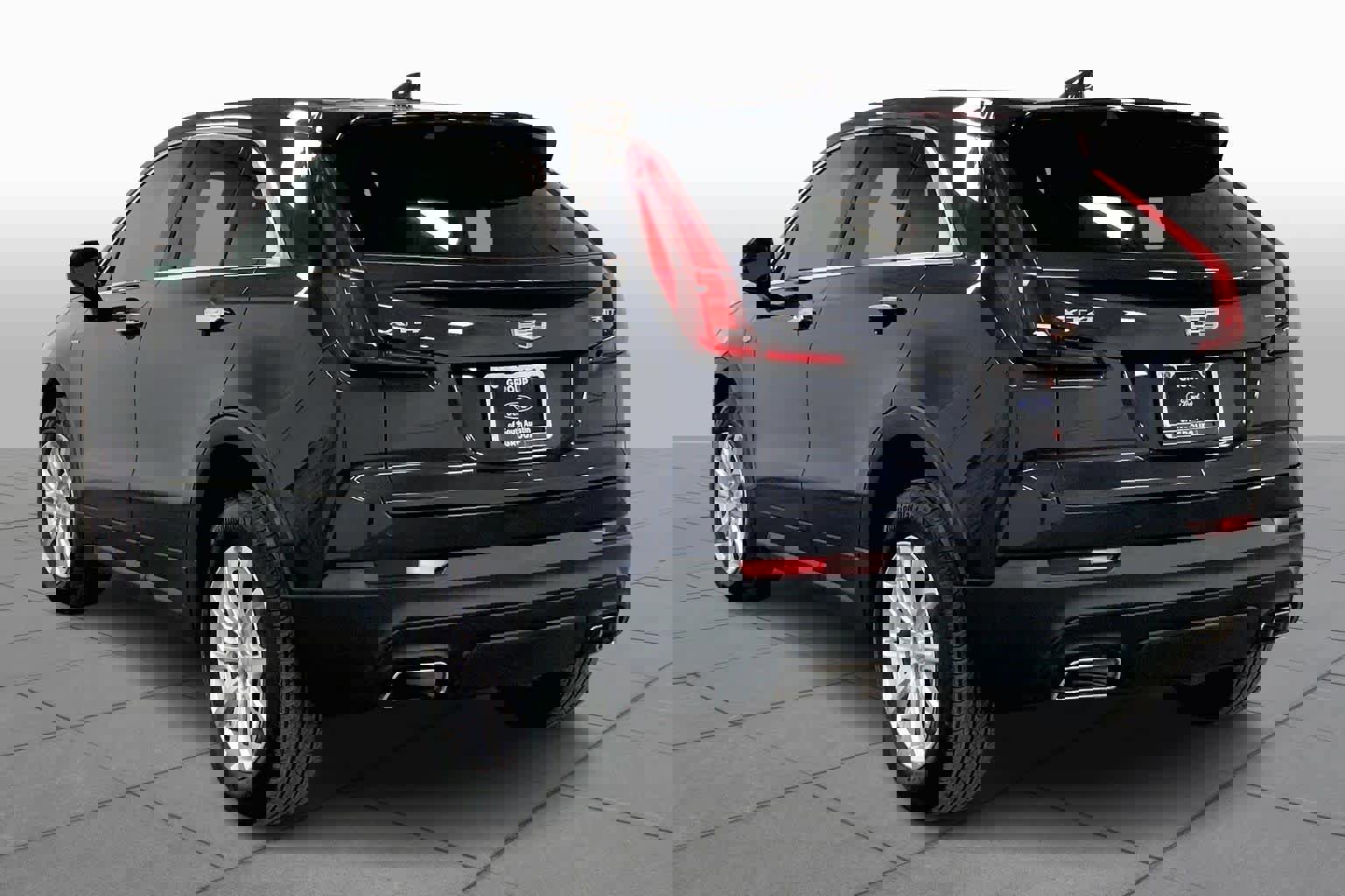 Used 2023 Cadillac XT4 Luxury w/ Cold Weather Package image 4