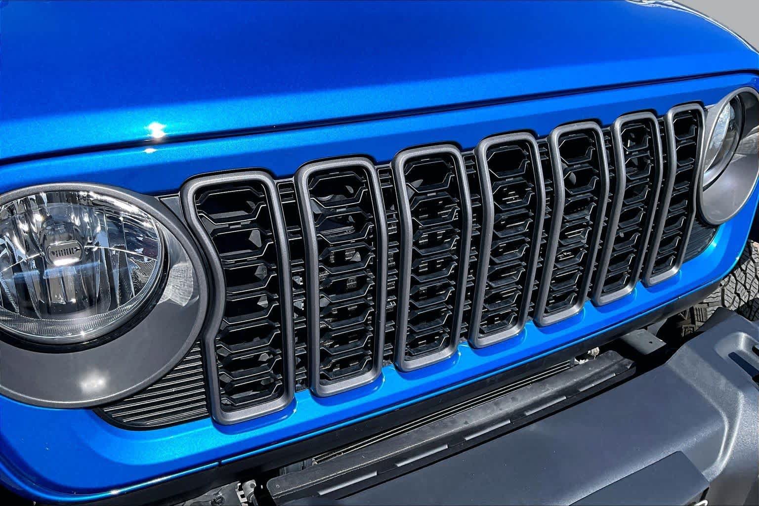 Used 2025 Jeep Gladiator Sport AWD/4WD image 30